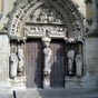 Le portail gothique des années 1220 est célèbre pour sa qualité artistique et son iconographie.