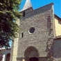 L'ancienne cathédrale Saint-Jean-Baptiste d'Aire. L'église, construite au XIe siècle, a été souvent remaniée entre les XIVe et XVIIe siècles, et présente un aspect hétéroclite avec la vaste rotonde de son chevet. Elle a conservé du XIIe siècle trois travé