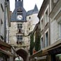 Amboise : Tour de l'Horloge. Cette tour du XVe siècle a été construite sur une ancienne porte de la ville, alors appelée « Porte de l'Amasse ». Le nouveau beffroi a été édifié sous Charles VIII. Commencés en 1495, les travaux se sont terminés vers 1500. A