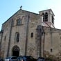 DE l'église primitive, demeurent les deux fenêtres centrales et les deux fenêtres latérales.