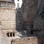 Les Thermes de Constantin : ils ont été construits au début du IVe siècle, lorsque l'empereur Constantin résidait à Arelate. Connus au Moyen Âge sous le nom de « Palais de la Trouille », ils ont traditionnellement été considérés à tort comme les ruines d'un palais que l'empereur Constantin aurait érigé.