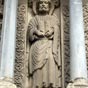 Saint Jacques sur la façade de la cathédrale Saint-Trophime.