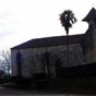 La chapelle de Caubin arbore un chevet semi-circulaire, avec mur-fronton en vigie et un toit plat comme une passerelle. Il y eut d'abord une toiture pentue comme partout dans la région mais, après les guerres de religion, le grand prieur de Saint-Gilles, 