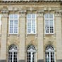 L'ancien palais de l'archevêché du XVIIIe siècle abrite la préfecture du Gers.