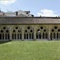 Le cloître, attenant à la cathédrale, est l'un des plus grands de France. Il est de style gothique rayonnant et date du XIVème siècle. Au Moyen Âge, c'était un lieu de réunion et de conversation pour les assemblées de quartiers ou de corporations. Les gal