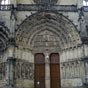 Bazas : Le portail central de la cathédrale Saint-Jean-Baptiste présente de superbes sculptures consacrées au jugement dernier et à l'histoire de Saint-Jean-Baptiste.