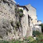 Enceinte de Bazas : Remparts près de la Poterne de la Brèche. Cette enceinte a en grande partie disparu depuis le XVIIIe siècle et les remparts qui subsistent jouent encore leur rôle de soutènement. 