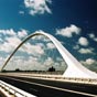 Le pont de l'Europe est un pont en arc bowstring incliné français franchissant la Loire entre Orléans, Saint-Jean-de-la-Ruelle au nord et Saint-Pryvé-Saint-Mesmin au sud. La finesse de l'arc métallique incliné sur le bord du tablier, l'élégance de la susp