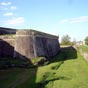 Le bastion Saint Romain et sa guérite en pierre, restaurée en 1995. Une seconde guérite en pierre a été remontée en 1998.