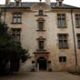 Ce bel hôtel fut gravement endommagé par le grand Incendie de Bourges en Juillet 1487. La reconstruction eut lieu entre 1495 et 1518. L'ensemble constitue un exemple remarquable de la première Renaissance française.