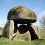 Dolmen dit la Pierre Folle au village de la Feuille. Ce gros mégalithe se compose d'une table hémisphérique reposant sur cinq piliers. A l'origine, il y  avait sept pliers, mais l'un d'entre eux fut brisé au XIXe siècle.