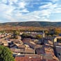 Après un peu plus de 2 h. de marche, nous arrivons à Montlaur, surplombé de trois petites collines.