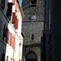 Située dans le vieux Castres, l'église Saint-Jacques de Villegoudou constitua un lieu de passage pour les pèlerins se dirigeant vers Saint-Jacques-de-Compostelle. Elle doit son nom à l’hôpital qui accueillait les pèlerins de Compostelle, avant l’entrée de la ville, rive gauche. L’église ogivale de Saint-Jacques fut construite à la fin du XIVe siècle. Détruite en 1567, il n’en reste aujourd’hui que le clocher, tour carrée et massive de style gothique méridional. 