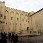 La célèbre cour intérieure du Palais des Papes.