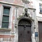 Maison de Tristan l'Hermite, également connue sous le nom de Maison de la Cordelière ou Hôtel de Pierre du Puy. Edifiée à la fin du XVe siècle, elle est située au 16, rue Briçonnet (premier maire de Tours). Sa façade en brique et pierre présente une singulière influence flamande avec son grand pignon à gradins (dit aussi pignon à redents ou à pas de moineaux).