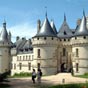 C'est au Xe siècle que Eudes Ier, comte de Blois, fait construire une forteresse pour protéger la ville de Blois contre les attaques incessantes des comtes d'Anjou. Le chevalier normand Gelduin reçoit Chaumont et consolide la forteresse. Sa petite-nièce, 