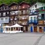 Le village de Pasaia a beaucoup de charme. On comprend mieux pourquoi V. Hugo y séjourna en 1843. Pasaia a fait l'objet de plusieurs pages de son livre Alpes et Pyrénées il écrira « Ce lieu inédit qui est un des plus beaux que j'ai vus et qu'aucun tourist