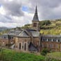 Hôtellerie du couvent de Malet, un lieu idéal pour vous reposer dans un cadre magnifique et apaisant. La tradition d'accueillir des pèlerins remonte au XIIe siècle.