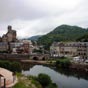 Arrivée à Estaing : le château et le pont gothique sur le Lot.