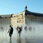 Effet brouillard du miroir d'eau devant la place de la Bourse....effet garanti et apprécié, particulièrement en période estivale.