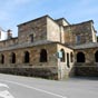 La collégiale d'origine romane (XIIIe siècle) a été profondément remaniée.