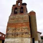 La petite église de Villar de Mazariffe accueille aussi...les cigognes.