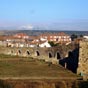 La légende du Pont : Au centre du pont se dressent deux colonnes commémorant un combat chevaleresque. En 1434, don Sueno de Quiñones et neuf chevaliers, pour servir l'honneur d'une dame combattent quiconque désire franchir le pont. La joute dure un mois, 