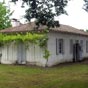 Maison de Félix Arnaudin, ethnographe et photographe de la Haute-Lande, écrivain, né et mort à Labouheyre (1844-1921). Il a passé sa vie à photographier la Lande et ses habitants, et à recueillir les récits et légendes de sa région. Aujourd'hui ses notes 