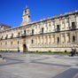 Le Monastère Saint Marc de León, ou Hostal San Marcos de León ou encore Convento de San Marcos de León en espagnol, fut précédé d'un hôpital très simple, bâti au XIe siècle par doña Sancha, épouse de Ferdinand Ier de Castille « ad recipiendum pauperes Chr