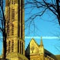 Limoges : La cathédrale Saint-Etienne sous un autre angle. Sa construction commença en 1273 et ne fut terminée qu'en 1888 par le rattachement du clocher d'origine romane à la nef. La construction commença par le chœur caractéristique du gothique rayonnant