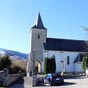 Germs-sur-l'Oussouet : Eglise Saint-Jacques. La tour carrée massive servait de clocher. Le porche d'entrée est dominé par une flèche octogonale, toit en ardoise.