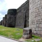 Lugo (Locus Augusti) est entourée de murailles romaines des IIIe et IVe siècles, les seules d'Europe à être complètes. Nous pénétrons dans le 