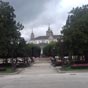 La Plaza Mayor est occupée par un vaste jardin rectangulaire.