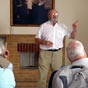 Attentif à la présentation de l'Ordre de Malte par le Chevalier Neveille Curmi, notre groupe est à l'écoute...