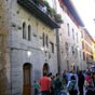 Façades de la tour Antxia et du palais Ansoteg.