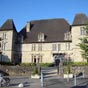 Le château de Maytie dit d'Anduraina été édifié à la fin du XVIe siècle par Pierre de Maytie. Le logis rectangulaire cantonné de pavillon est orné de fenêtres à meneaux et de lucarnes ouvragées de style Renaissance. 