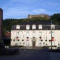 La mairie de Mauléon-Licharre a été bâtie pour le comte Philibert de Gramont par François Mansart dont on reconnaît le style avec l’alternance des lucarnes à fronton arqué et triangulaire et les larges fenêtres espacées. Le monument aux morts est un monum