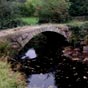 Ferreira : le petit pont romain à une seule arche atteste du passage de la chaussée romaine.