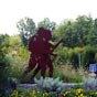 Statue de pèlerin à l'arrivée à Moissac, halte majeure sur le chemin de Compostelle.