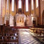 La nef a conservé une partie de son mobilier, dont une Vierge de Pitié de 1476, une charmante Fuite en Égypte de la fin du XVe siècle, ainsi qu'un admirable Christ roman du XIIe siècle, et enfin une Mise au tombeau de 1485.