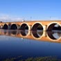 Moissac : le pont Napoléon enjambe le Tarn.