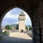 Construit aux temps des guerres franco-anglaises, le pont Valentré, par lequel on pénètre, mais seulement à pied, toujours dans la ville de Cahors, constitue un exemple rare d'architecture militaire française de cette époque, et l'un des plus beaux ponts 