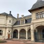 Le Pavillon " Anne de Beaujeu " abrite le musée du même nom. Il présente de remarquables collections de sculptures bourbonnaises (XIIe et XVIIe siècles), de peintures allemandes et flamandes du Moyen Âge et de la Renaissance, de céramiques XVIe et XVIIIe siècles, d'artisanat d'art (coutellerie,...) sans oublier l'archéologie, en particulier des monnaies, des statuettes et des objets gallo-romains en terre cuite de l'Allier et une section d'antiquités égyptiennes. 