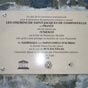 Sur le mur de l'église, cette plaque pour rappeler que les Chemins de Saint-Jacques de Compostelle en France ont été inscrits par l'UNESCO sur la liste du patrimoine culturel et naturel mondial en 1998.