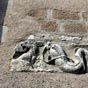 Sculpture sur la façade de la basilique Saint-Etienne.