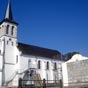 Ostabat : église Saint-Jean-Baptiste et fronton.