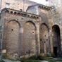 Façade latérale de la Cámara Santa. Cette chambre sainte dans la cathédrale d'Oviedo est composée d'une pièce en sous sol, la crypte de Léocadie, et d'une pièce en rez-de-chaussée.