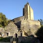 Vals : Eglise Sainte-Marie. Cet édifice comprend trois chapelles dont la partie basse a été creusée dans la roche au XIIe siècle et la pertie haute ajoutée et restaurée au XIXe siècle.