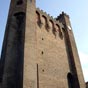 L’église Notre-Dame-du-Camp tient son nom (« Notre Dame des Champs ») de sa situation géographique, hors les murs de la ville. Cette église romane fut agrandie et agrémentée d'une façade crénelée. Elle fut détruite par les Réformés en 1577 et reconstruite