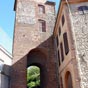 Pamiers : Tour de Nerviau. Il s’agit du seul témoignage de l’enceinte fortifiée qui séparait les quartiers du Couserans et du Mercadal. Le dernier remaniement de ce bâtiment date du XVe siècle.